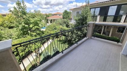 Купить ID8045 Двухэтажный коттедж в ЖК Victoria Royal Garden в Болгарии