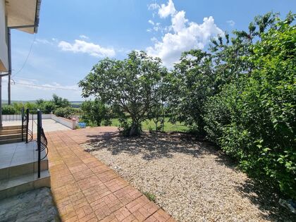 Купить ID7477 Двухэтажный дом с бассейном в селе Горица в Болгарии