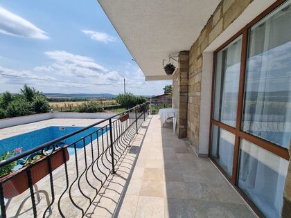 Купить ID7477 Двухэтажный дом с бассейном в селе Горица в Болгарии