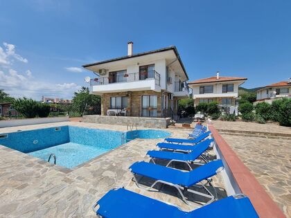 Купить ID7477 Двухэтажный дом с бассейном в селе Горица в Болгарии