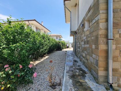 Купить ID7477 Двухэтажный дом с бассейном в селе Горица в Болгарии