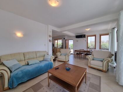 Купить ID7477 Двухэтажный дом с бассейном в селе Горица в Болгарии