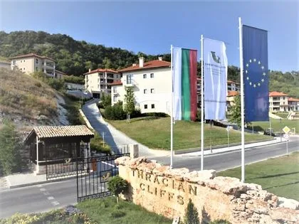 Купить ID1290 Апартаменты в великолепном комплексе Трейшн Клифс в Болгарии
