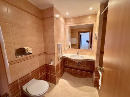Купить ID8044 Двухкомнатная квартира с видом на море в апарт - отеле Majestic Beach Resort. в Болгарии