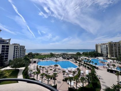 Купить ID8044 Двухкомнатная квартира с видом на море в апарт - отеле Majestic Beach Resort. в Болгарии