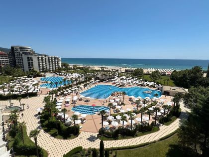 Купить ID8042 Двухкомнатная квартира в апарт - отеле Majestic Beach Resort. в Болгарии