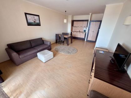 Купить ID8044 Двухкомнатная квартира с видом на море в апарт - отеле Majestic Beach Resort. в Болгарии
