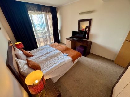 Купить ID8044 Двухкомнатная квартира с видом на море в апарт - отеле Majestic Beach Resort. в Болгарии