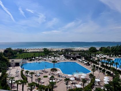 Купить ID8044 Двухкомнатная квартира с видом на море в апарт - отеле Majestic Beach Resort. в Болгарии