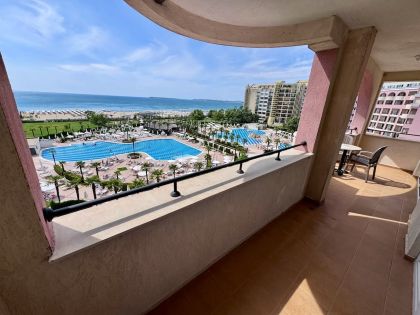 Купить ID8044 Двухкомнатная квартира с видом на море в апарт - отеле Majestic Beach Resort. в Болгарии