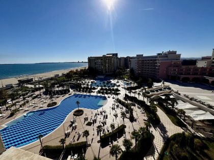 Купить ID8076 Двухкомнатная квартира в апарт - отеле Majestic Beach Resort в Болгарии