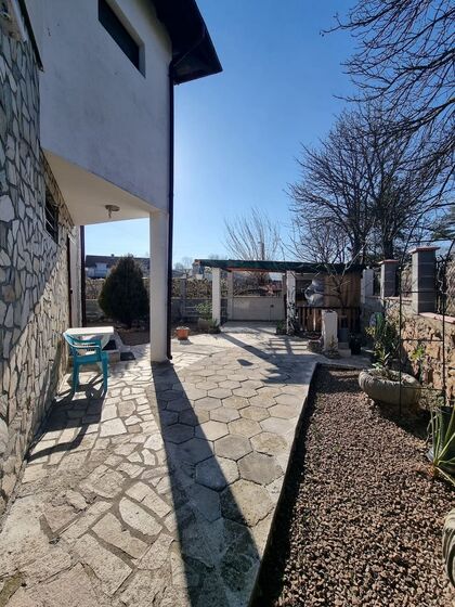 Купить ID7142 Двухэтажный дом с участком земли в с. Бата в Болгарии