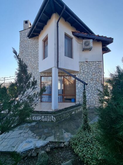 Купить ID7142 Двухэтажный дом с участком земли в с. Бата в Болгарии