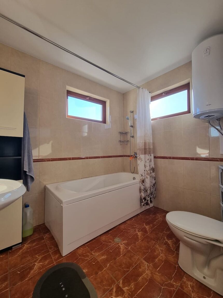 ID7142 Двухэтажный дом с участком земли в с. Бата