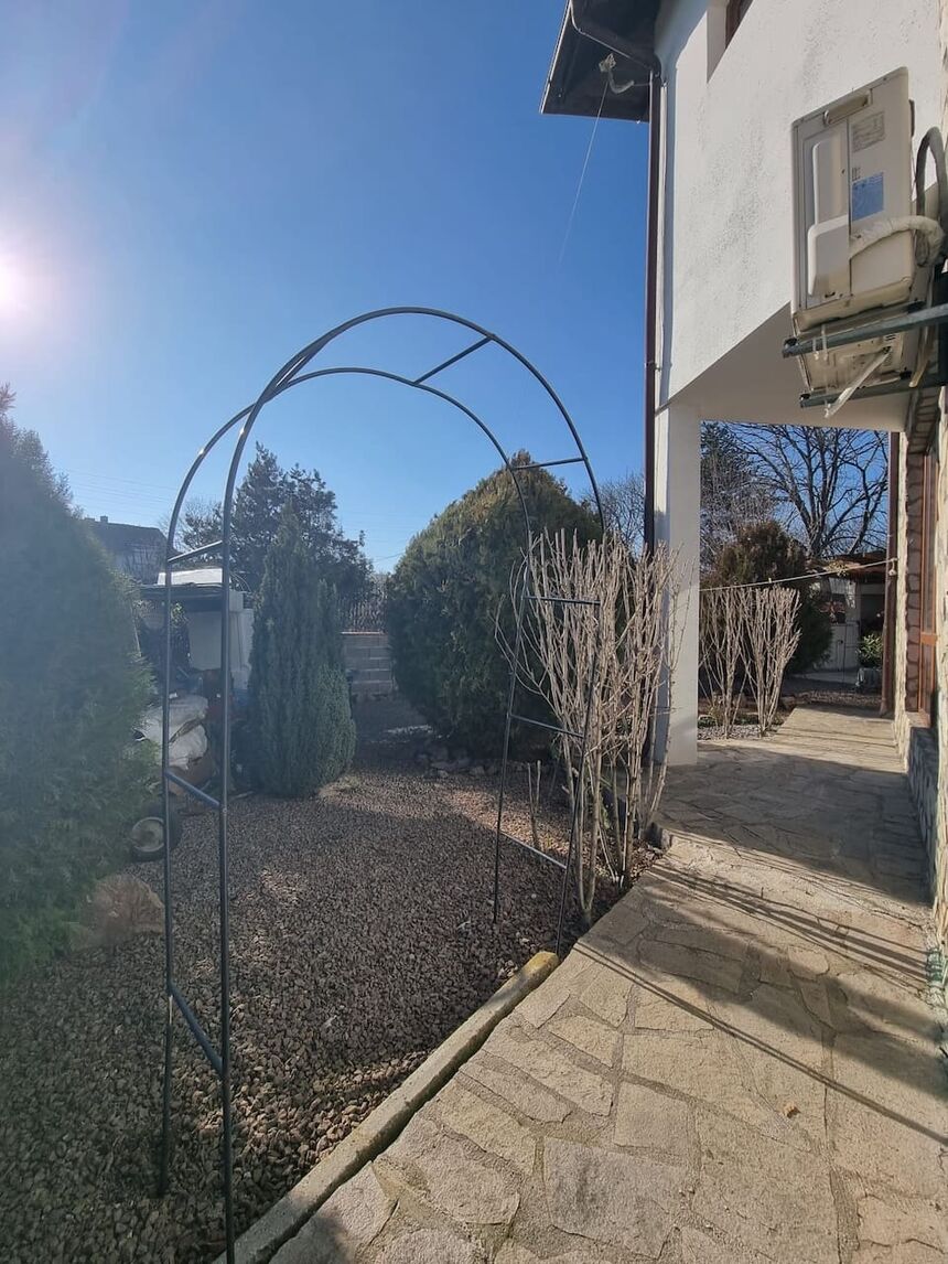 ID7142 Двухэтажный дом с участком земли в с. Бата