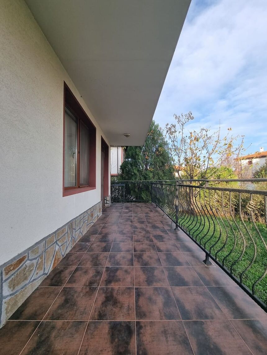 ID7580 Двухэтажный дом с участком земли в селе Александрово