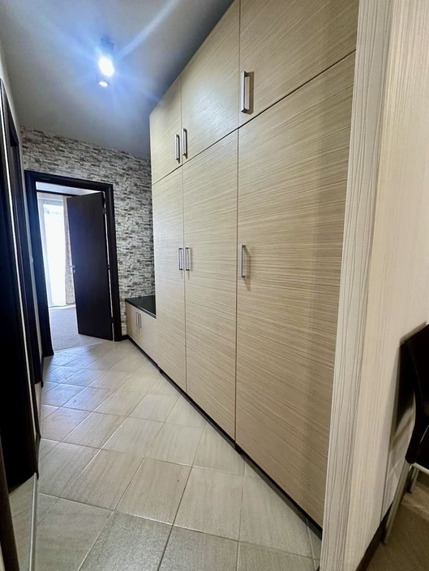 Встроенные шкафы в прихожей квартиры 76 м² в ЖК Тарсис