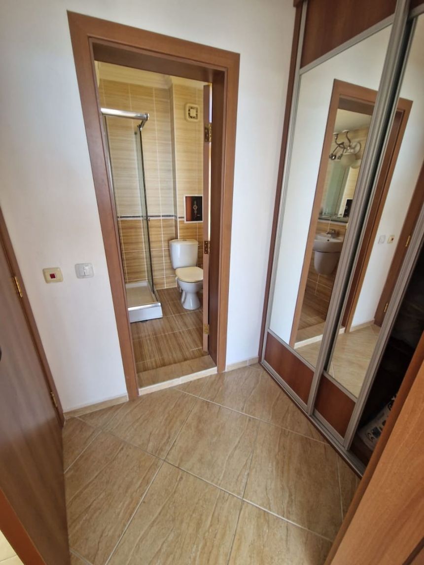 Прихожая со встроенным шкафом в студии 92 м², ЖК Антония, Святой Влас