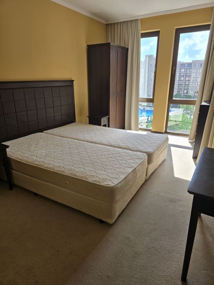 Спальня 2-комнатной квартиры с видом на бассейн Barcelo Royal Beach
