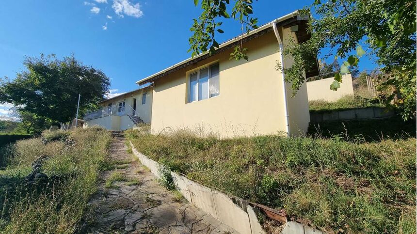 ID5454 Одноэтажный дом с большим участком земли в селе Ново Паничарево