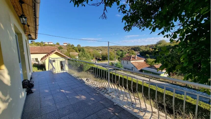 ID5454 Одноэтажный дом с большим участком земли в селе Ново Паничарево