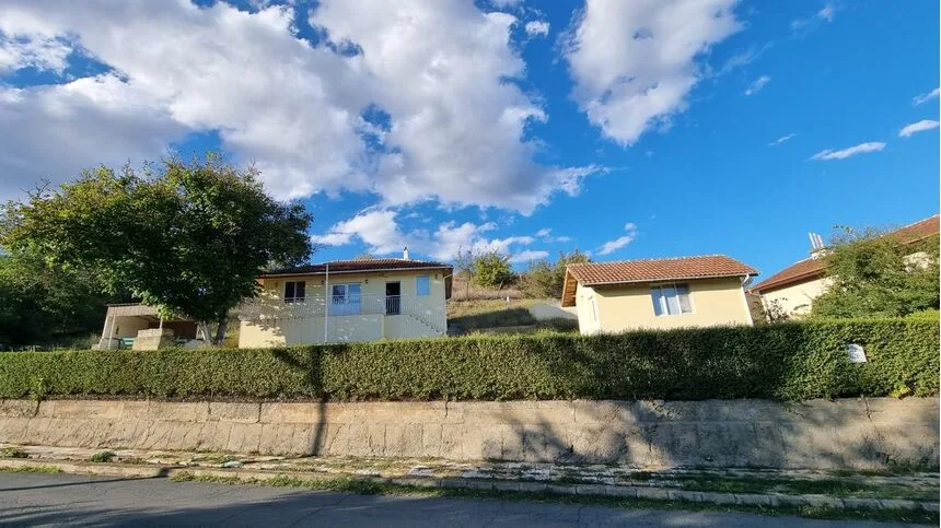 ID5454 Одноэтажный дом с большим участком земли в селе Ново Паничарево