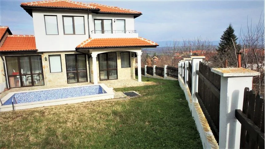 ID2470 Двухэтажный дом в селе Медово