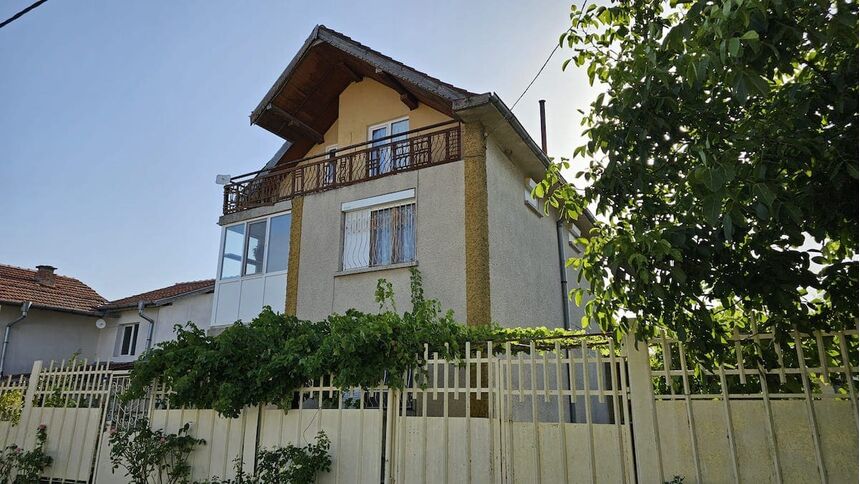 ID6277 Трехэтажный дом в селе Полски - Извор