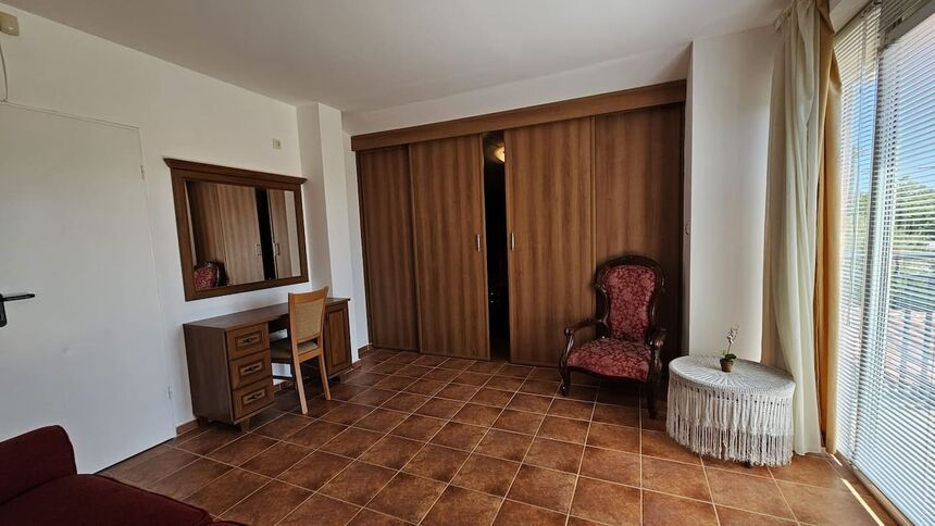 ID7054 Двухэтажный дом с земельным участком и бассейном в селе Тръстиково