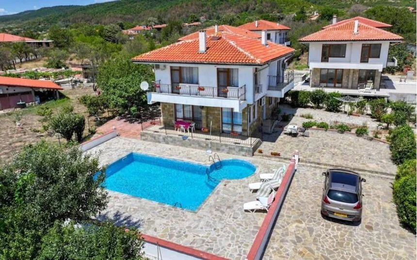 ID6265 Двухэтажный дом с бассейном в селе Горица