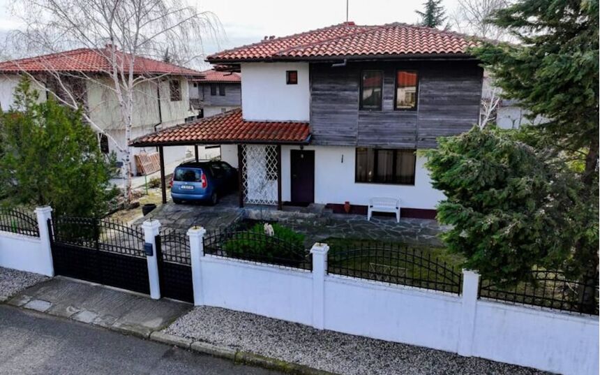 ID6854 Двухэтажный дом с земельным участком в селе Брястовец