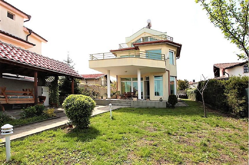 ID1097 Трехэтажный дом со всеми удобствами в курорте Черноморец