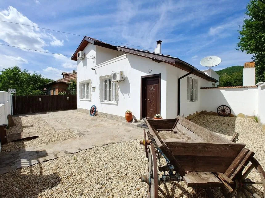 ID4097 Двухэтажный дом в селе Горица