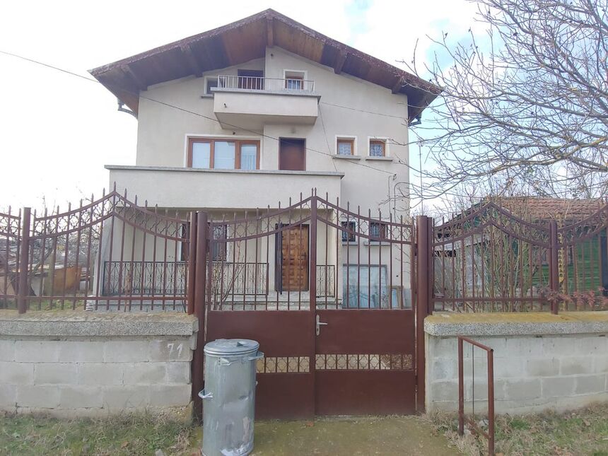 ID4359 Трехэтажный дом в селе Тръстиково