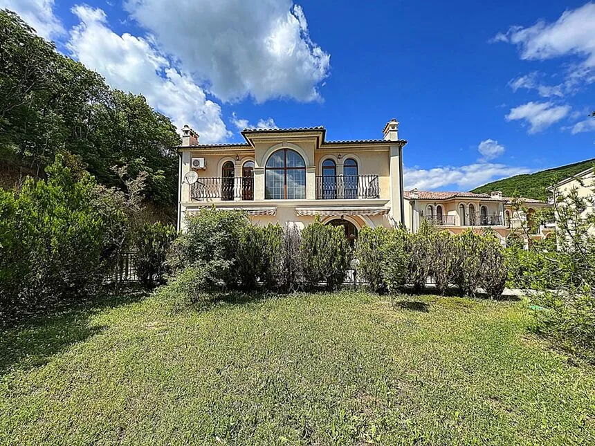 ID5856 Двухэтажная вилла с участком земли в ЖК Villa Romana