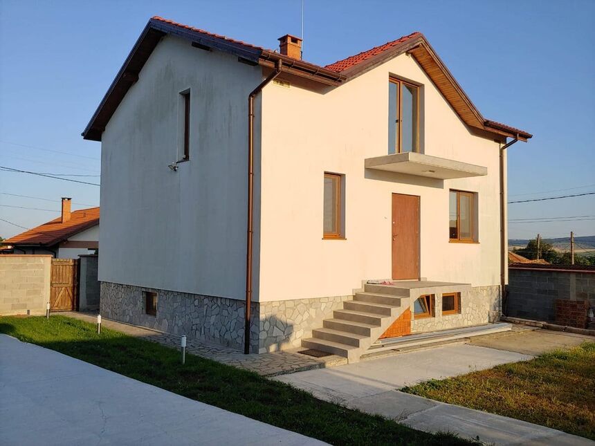 ID6171 Двухэтажный дом в селе Горица