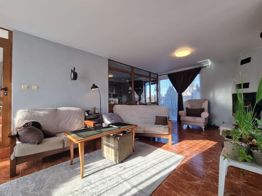 ID7142 Двухэтажный дом с участком земли в с. Бата