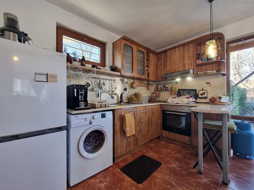 ID7142 Двухэтажный дом с участком земли в с. Бата