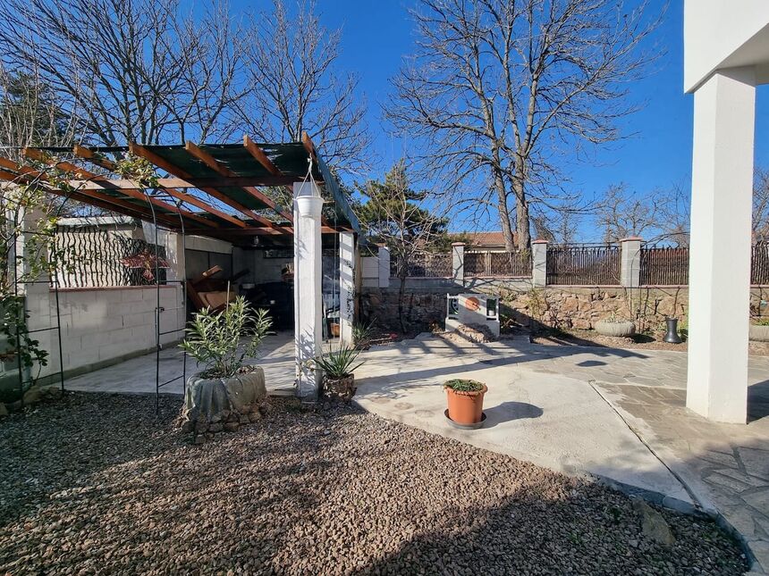 ID7142 Двухэтажный дом с участком земли в с. Бата