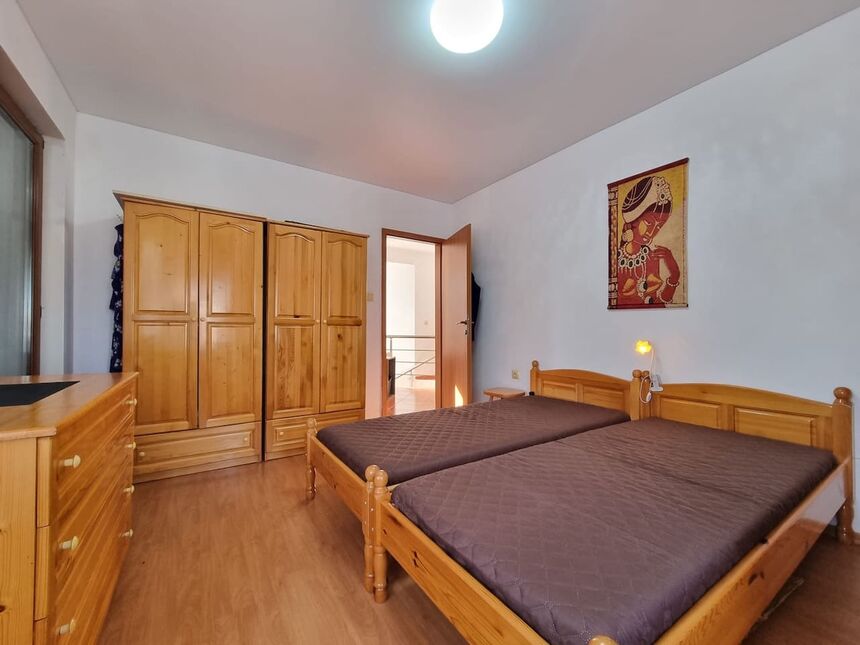 ID7142 Двухэтажный дом с участком земли в с. Бата