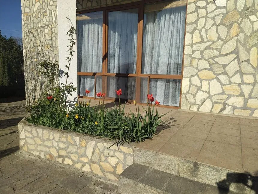 ID7142 Двухэтажный дом с участком земли в с. Бата