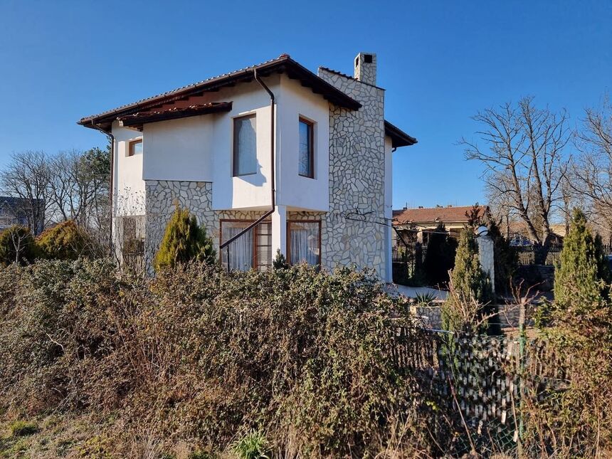 ID7142 Двухэтажный дом с участком земли в с. Бата