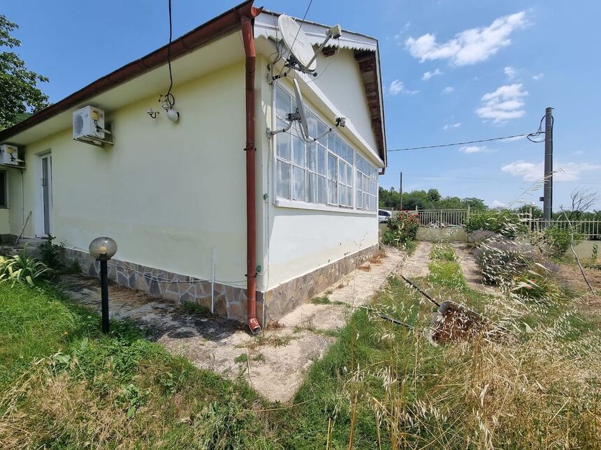 ID7288 Одноэтажный дом с земельным участком и бассейном в селе Горица