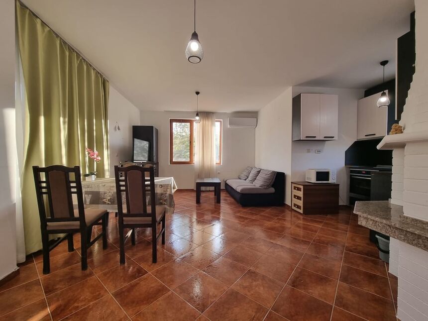 ID7580 Двухэтажный дом с участком земли в селе Александрово