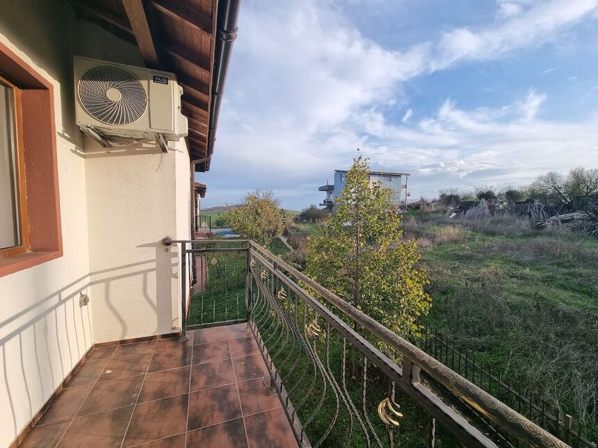 ID7580 Двухэтажный дом с участком земли в селе Александрово