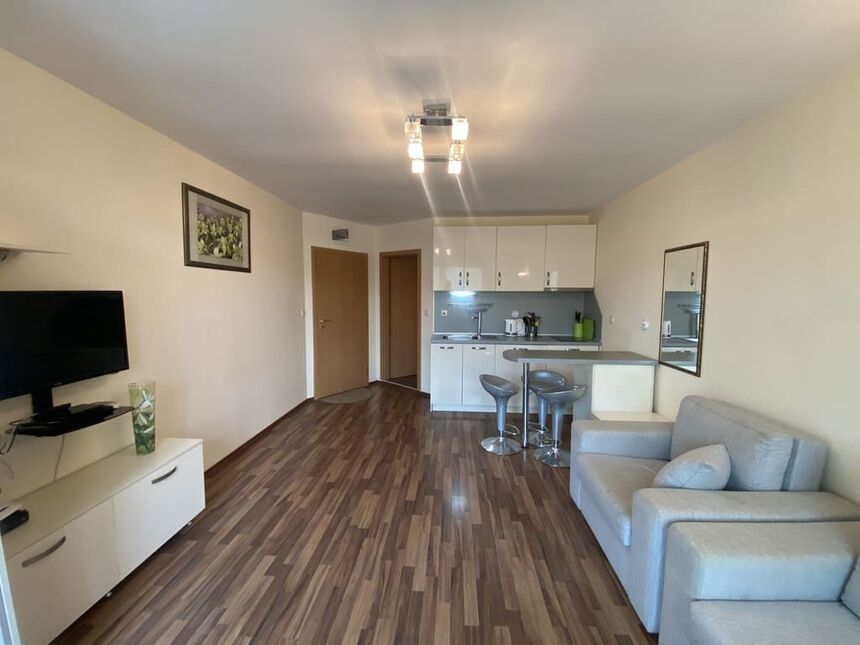 ID7760 Студия с мебелью в Амадеус 19