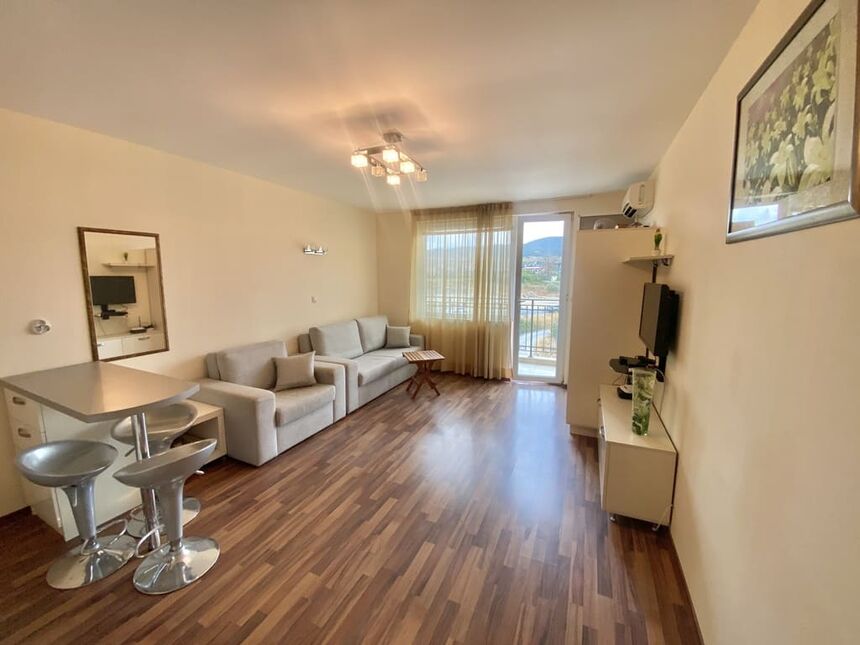 ID7760 Студия с мебелью в Амадеус 19