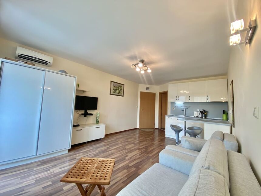 ID7760 Студия с мебелью в Амадеус 19