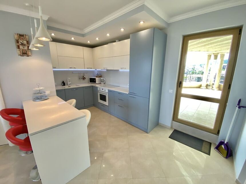 ID7757 Трехкомнатная квартира с видом на море в Вилла Флоренция