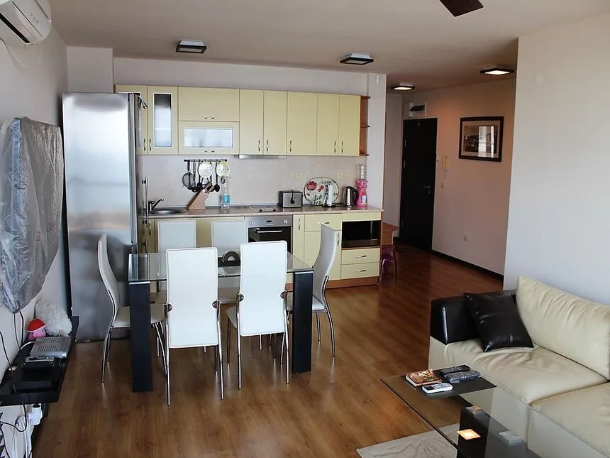 ID1376 Просторная трехкомнатная квартира с видом на море в жилом доме